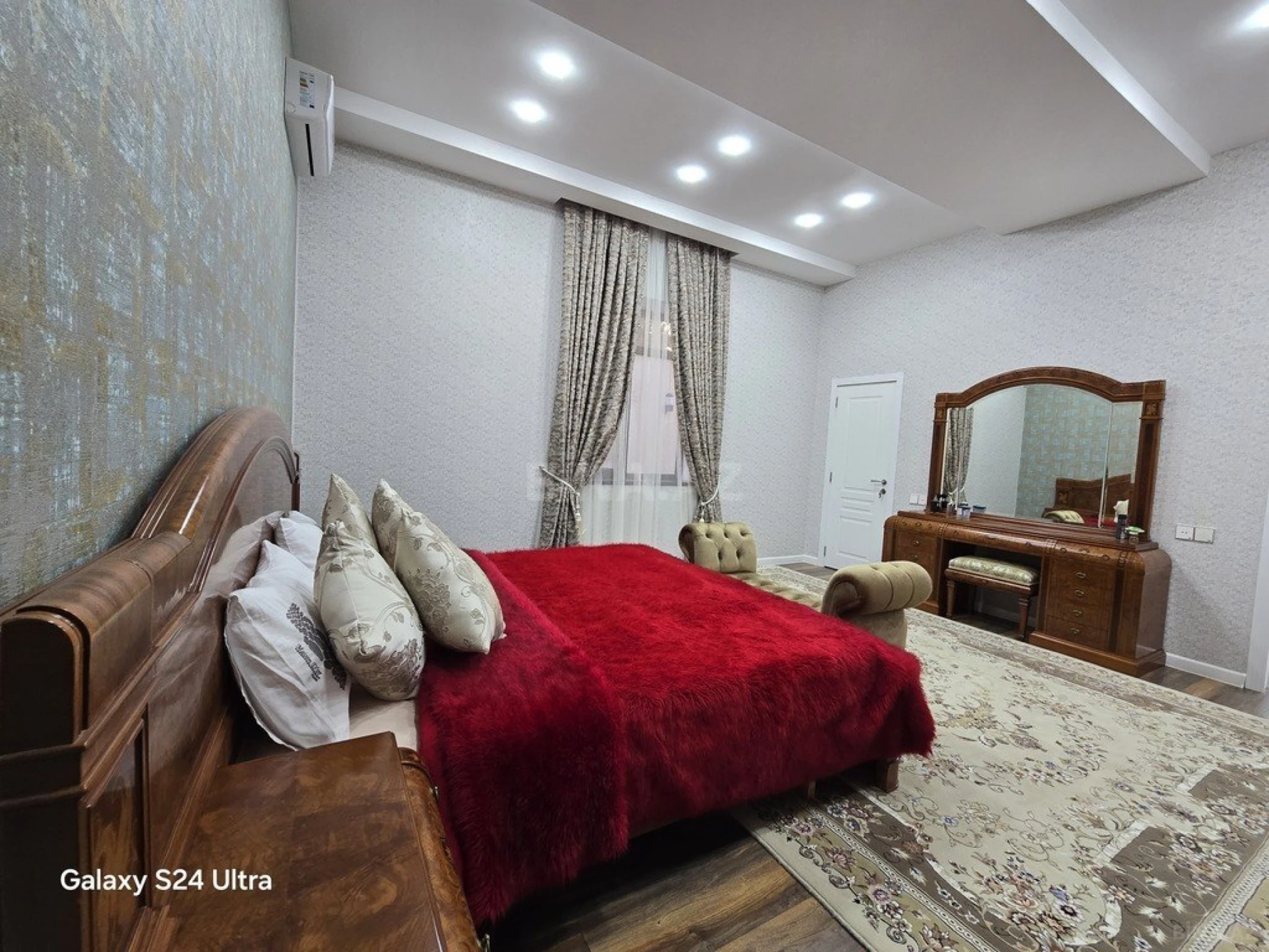 Satılır 4 otaqlı həyət evi 200 m²