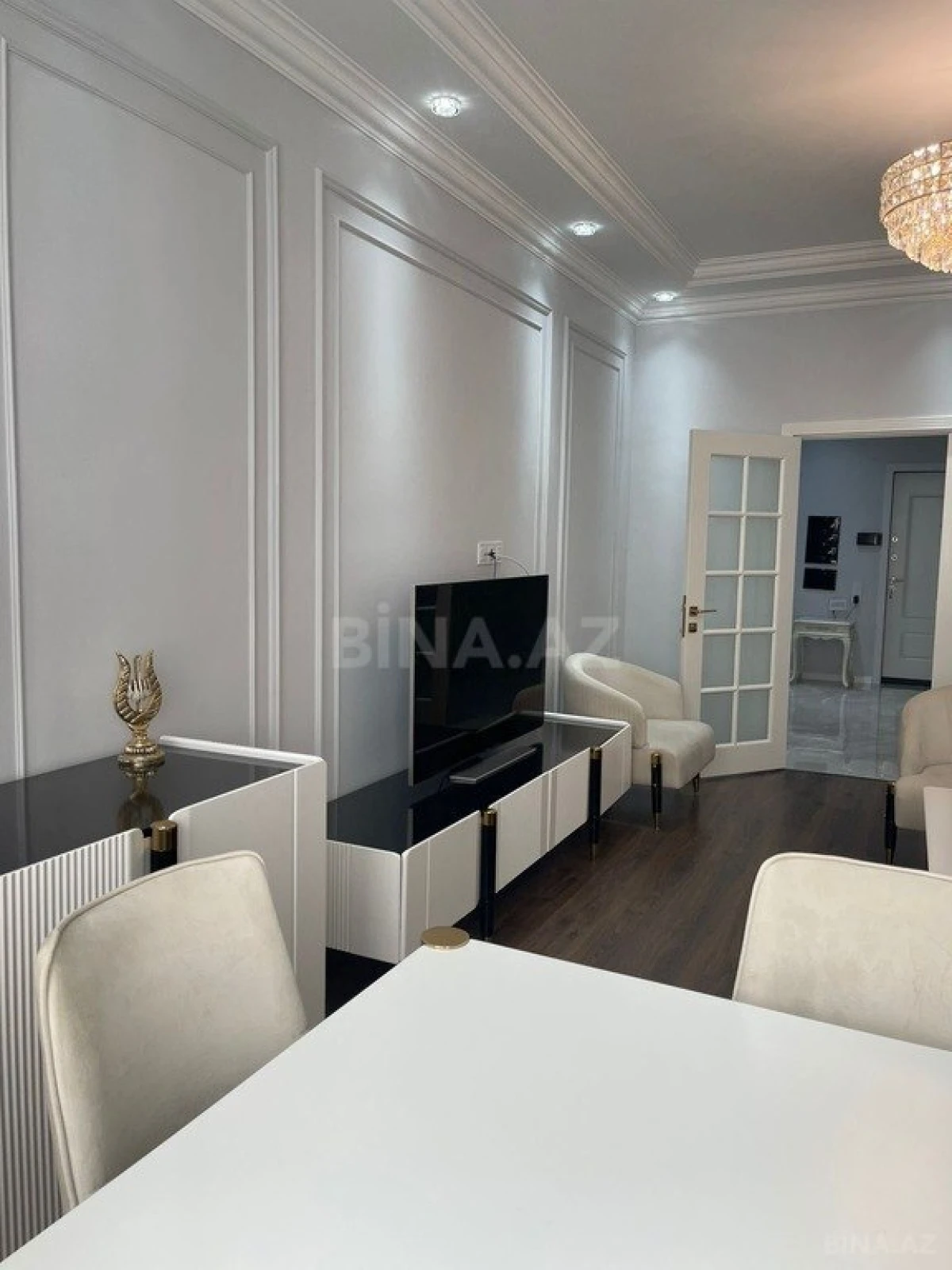 Satılır 2 otaqlı mənzil 110 m²