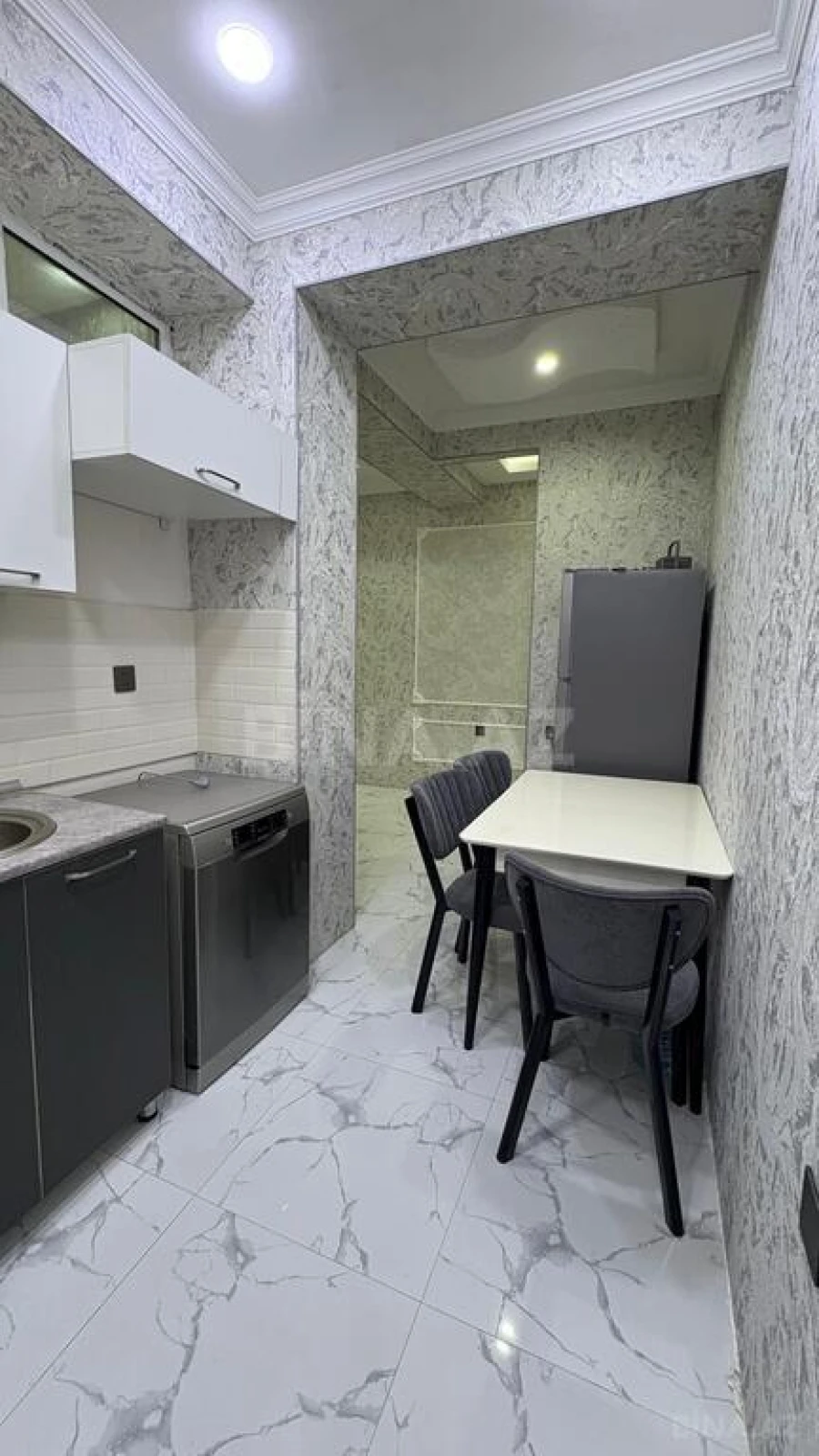 Satılır 2 otaqlı mənzil 68 m²
