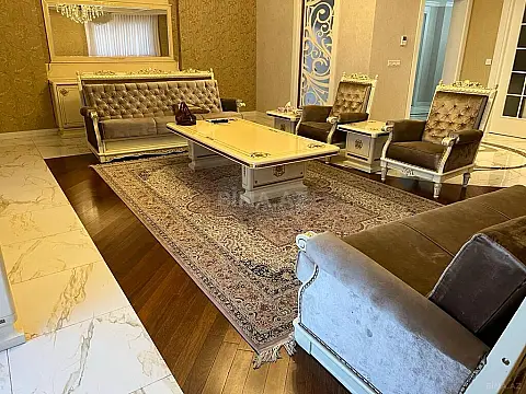 Kirayə verilir 6 otaqlı mənzil 400 m²