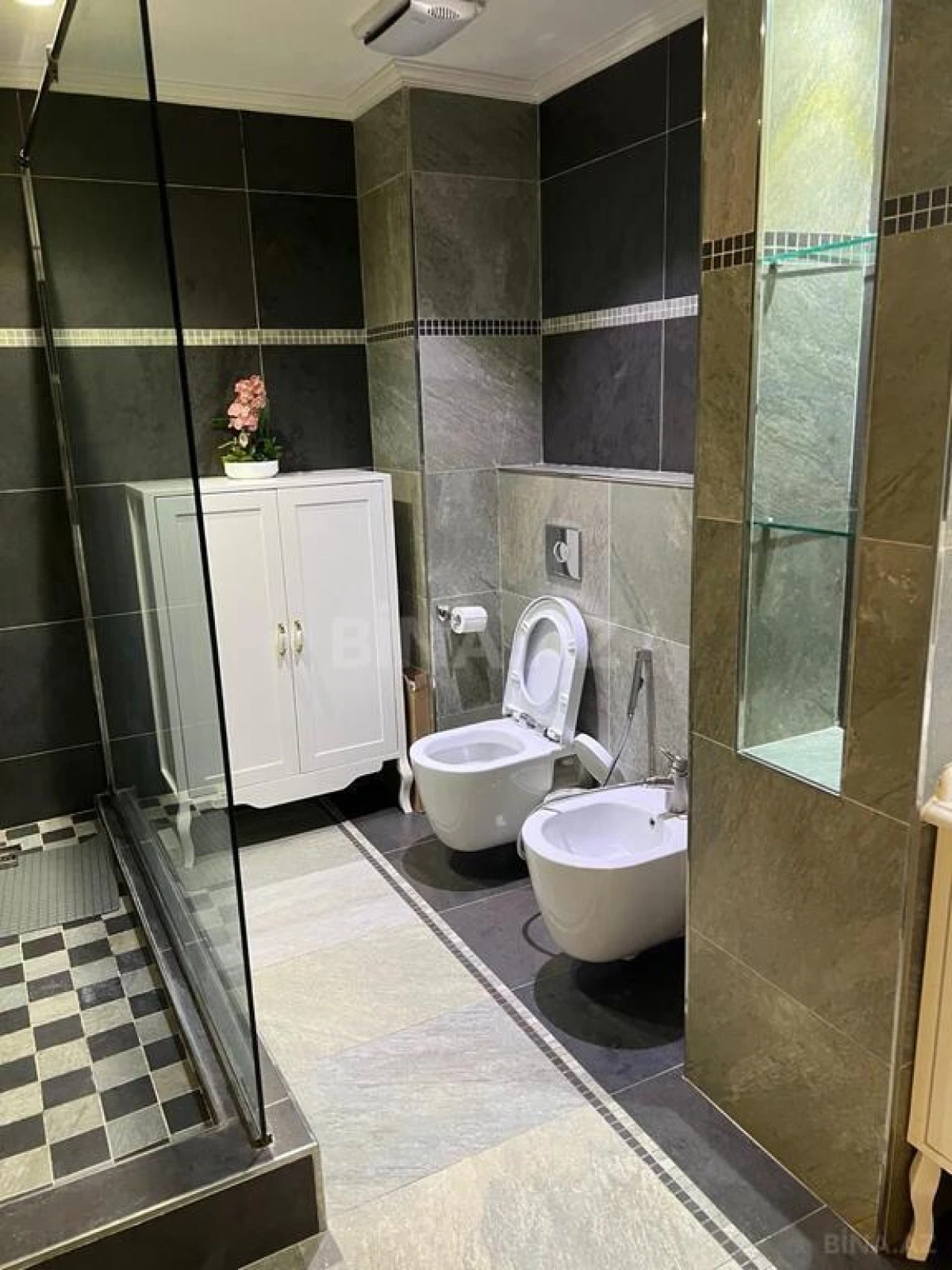 Kirayə verilir 6 otaqlı mənzil 400 m²