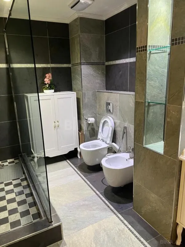 Kirayə verilir 6 otaqlı mənzil 400 m²