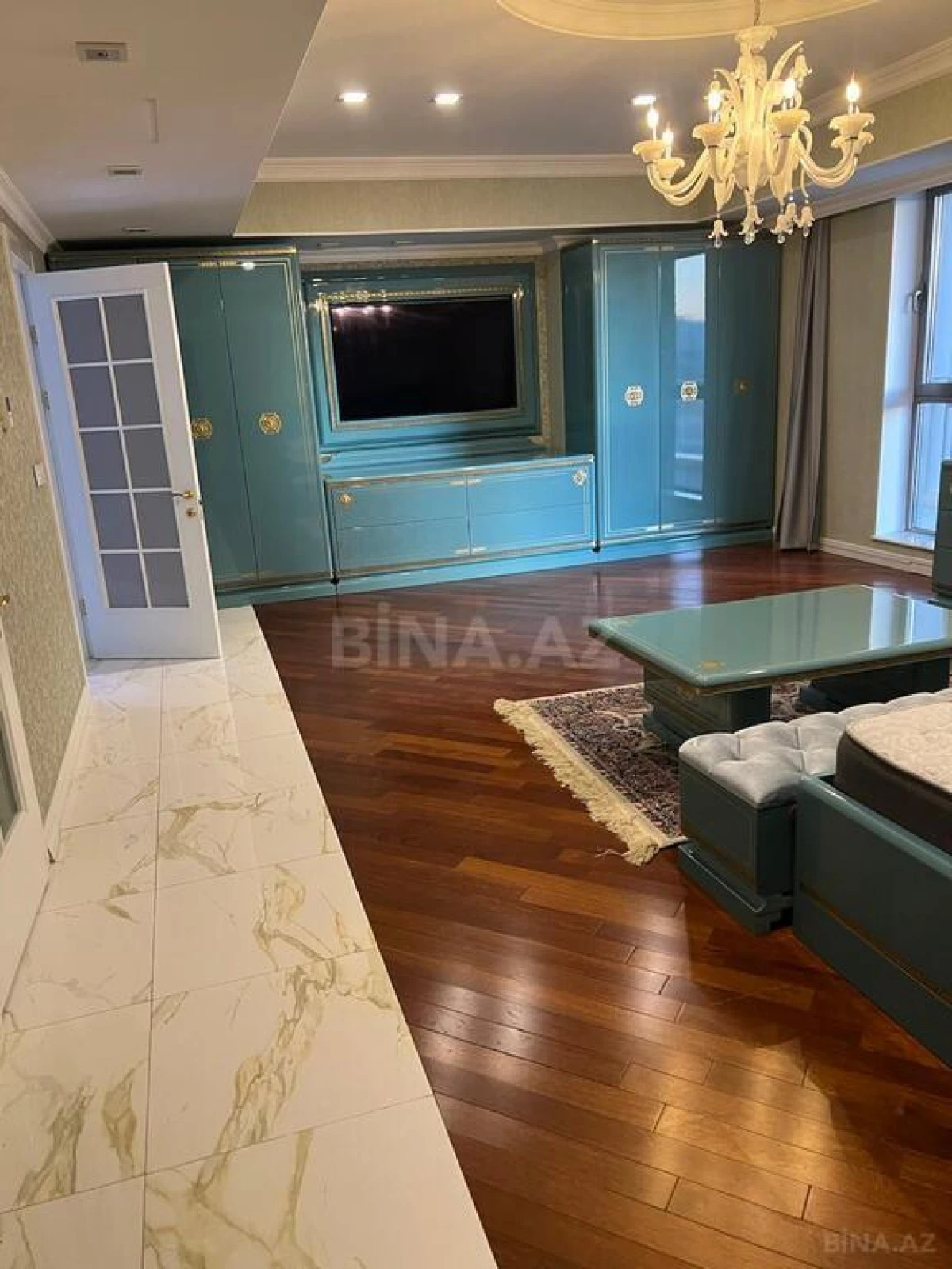 Kirayə verilir 6 otaqlı mənzil 400 m²