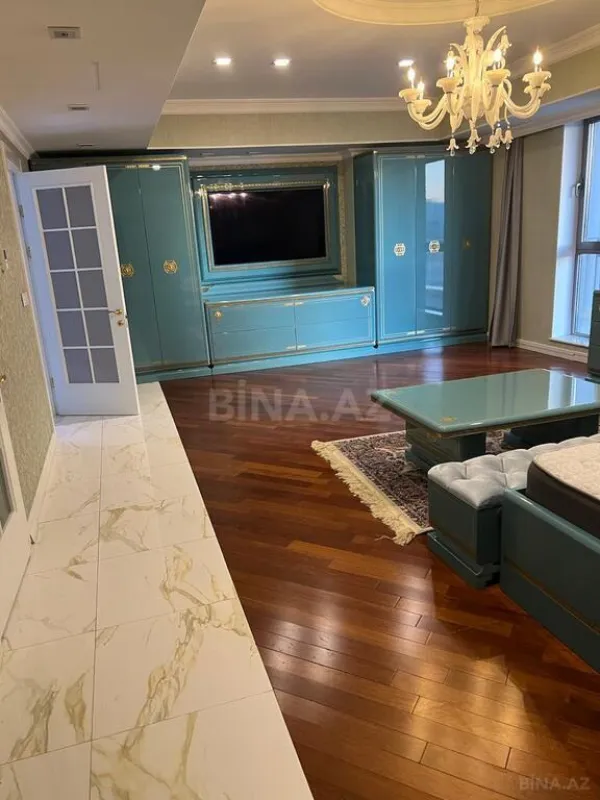 Kirayə verilir 6 otaqlı mənzil 400 m²