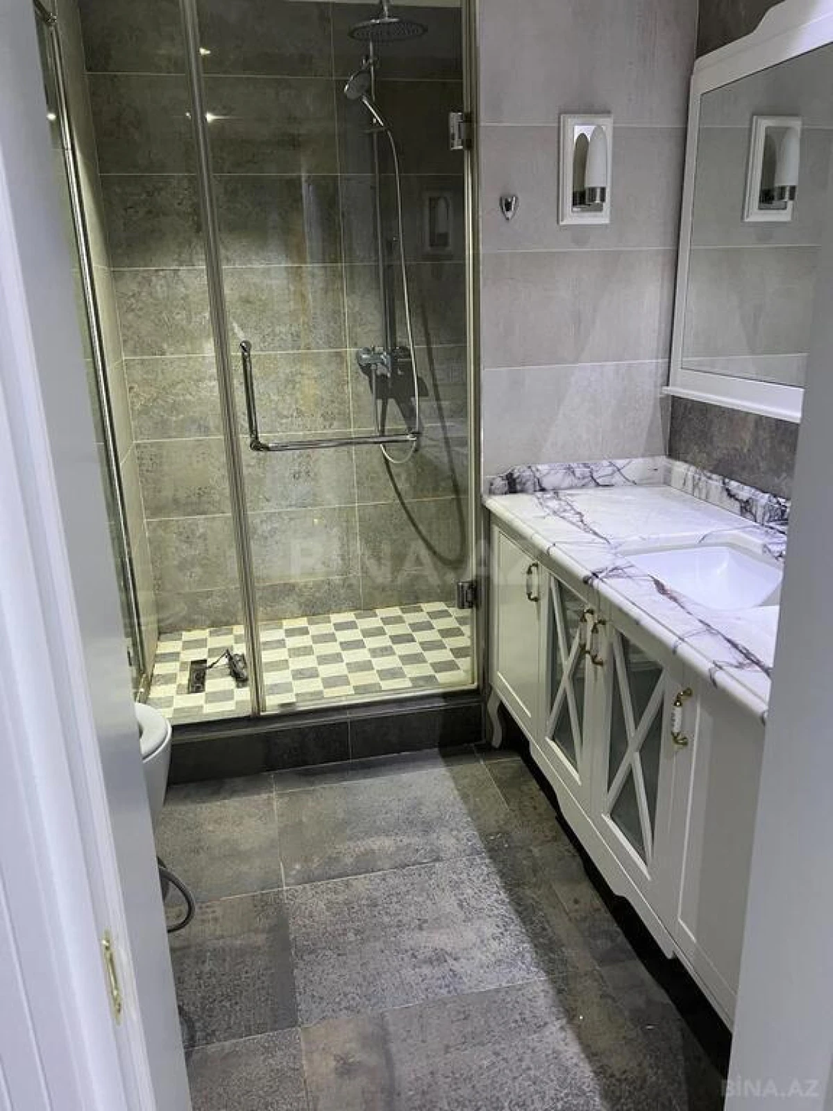 Kirayə verilir 6 otaqlı mənzil 400 m²