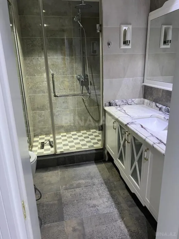 Kirayə verilir 6 otaqlı mənzil 400 m²