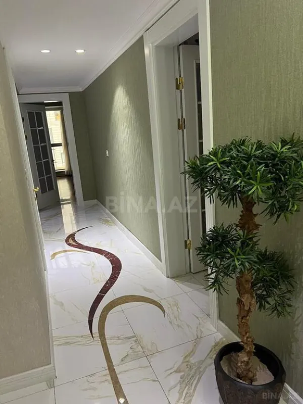 Kirayə verilir 6 otaqlı mənzil 400 m²
