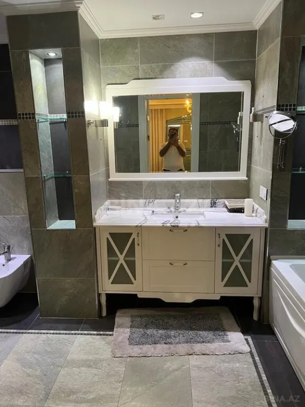 Kirayə verilir 6 otaqlı mənzil 400 m²