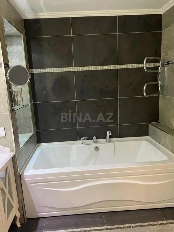 Kirayə verilir 6 otaqlı mənzil 400 m²