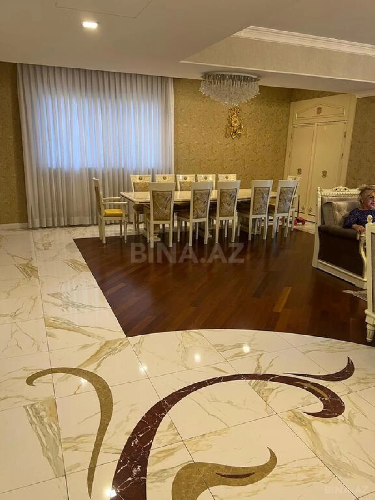 Kirayə verilir 6 otaqlı mənzil 400 m²