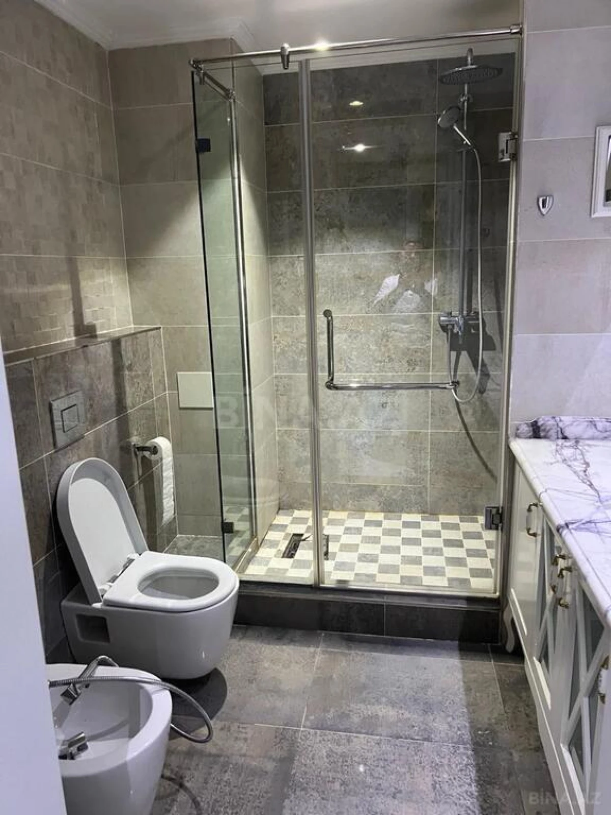 Kirayə verilir 6 otaqlı mənzil 400 m²