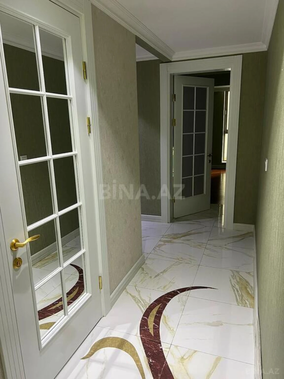 Kirayə verilir 6 otaqlı mənzil 400 m²
