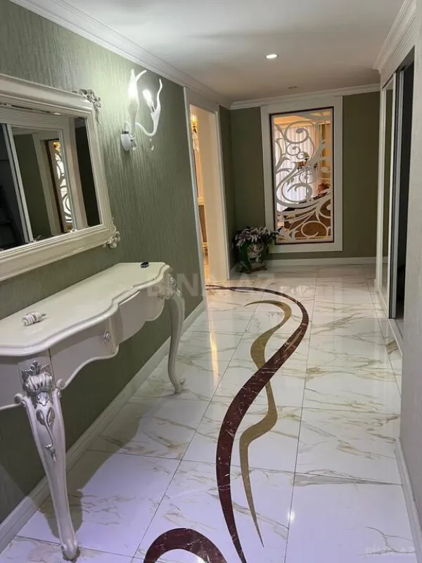 Kirayə verilir 6 otaqlı mənzil 400 m²