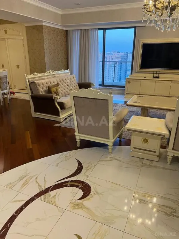Kirayə verilir 6 otaqlı mənzil 400 m²