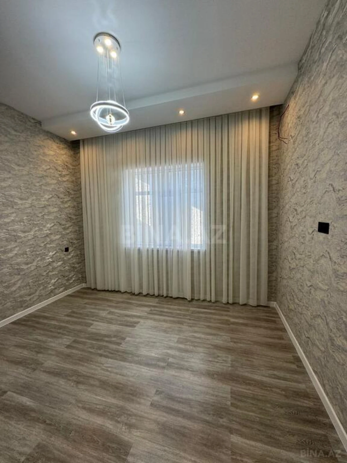 Satılır 4 otaqlı həyət evi 160 m²