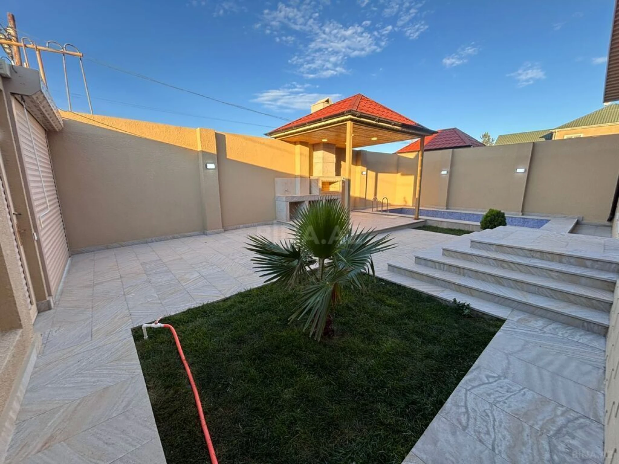 Satılır 4 otaqlı həyət evi 125 m²