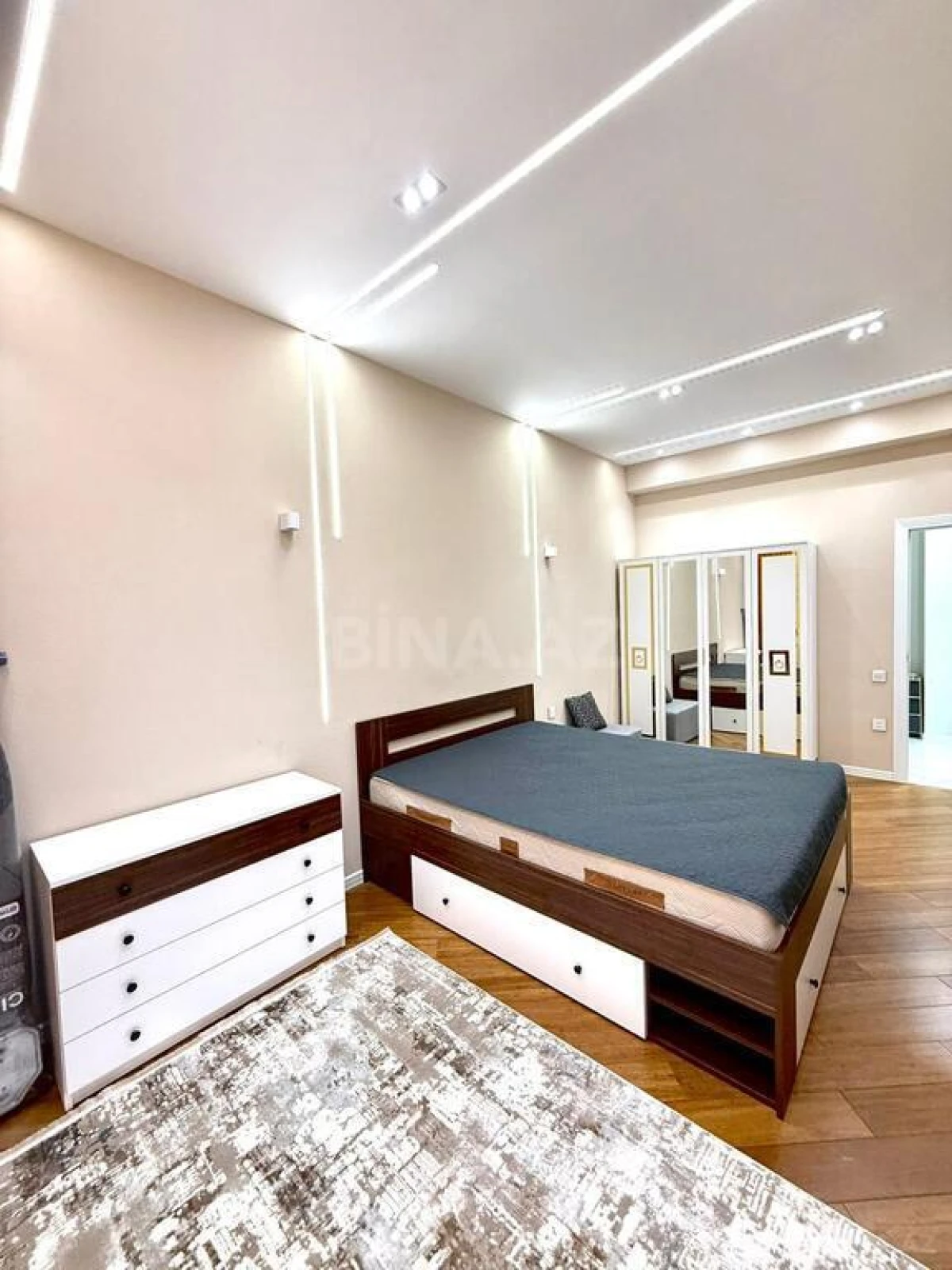 Kirayə verilir 2 otaqlı mənzil 80 m²