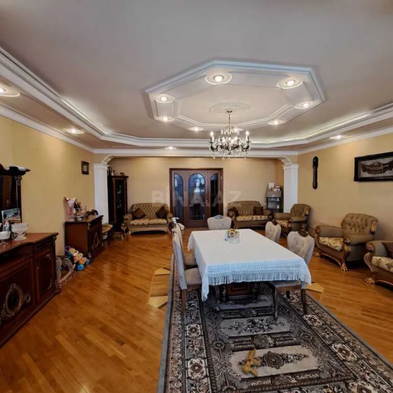 Satılır 3 otaqlı mənzil 160 m²