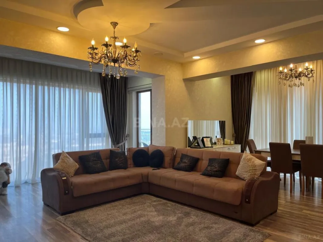 Satılır 4 otaqlı mənzil 181 m²