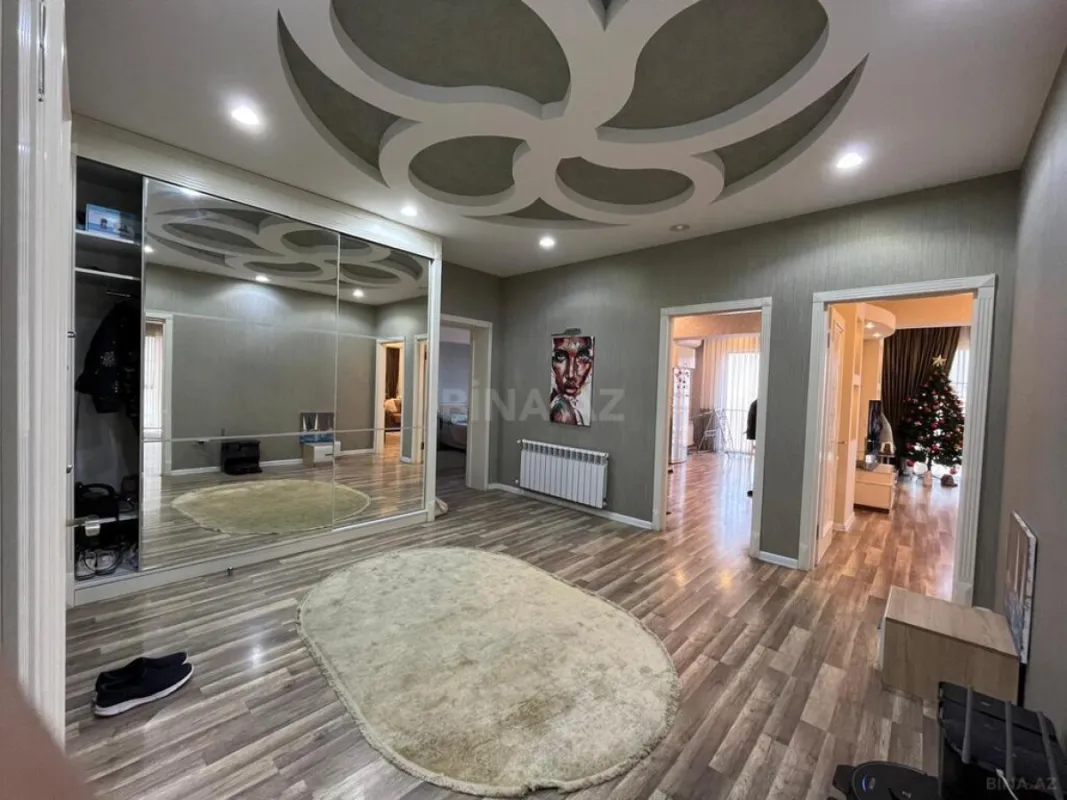 Satılır 4 otaqlı mənzil 181 m²