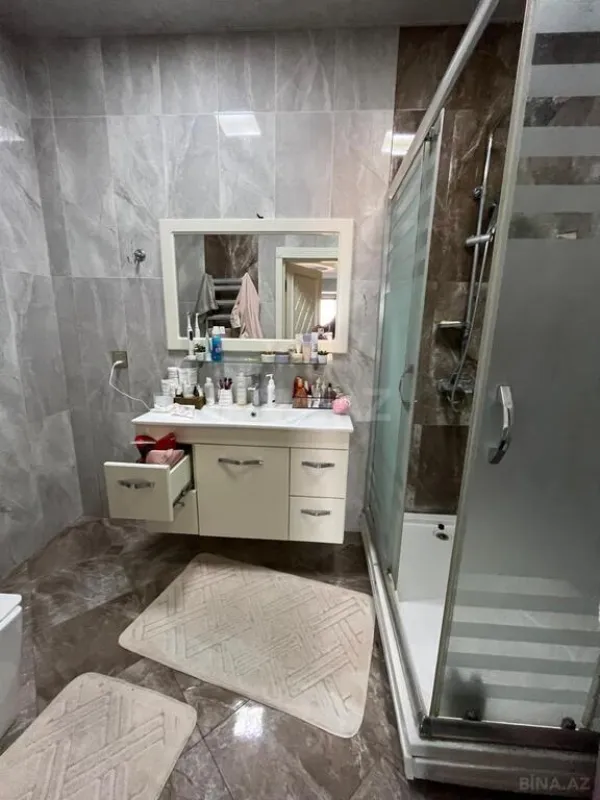 Satılır 4 otaqlı mənzil 181 m²