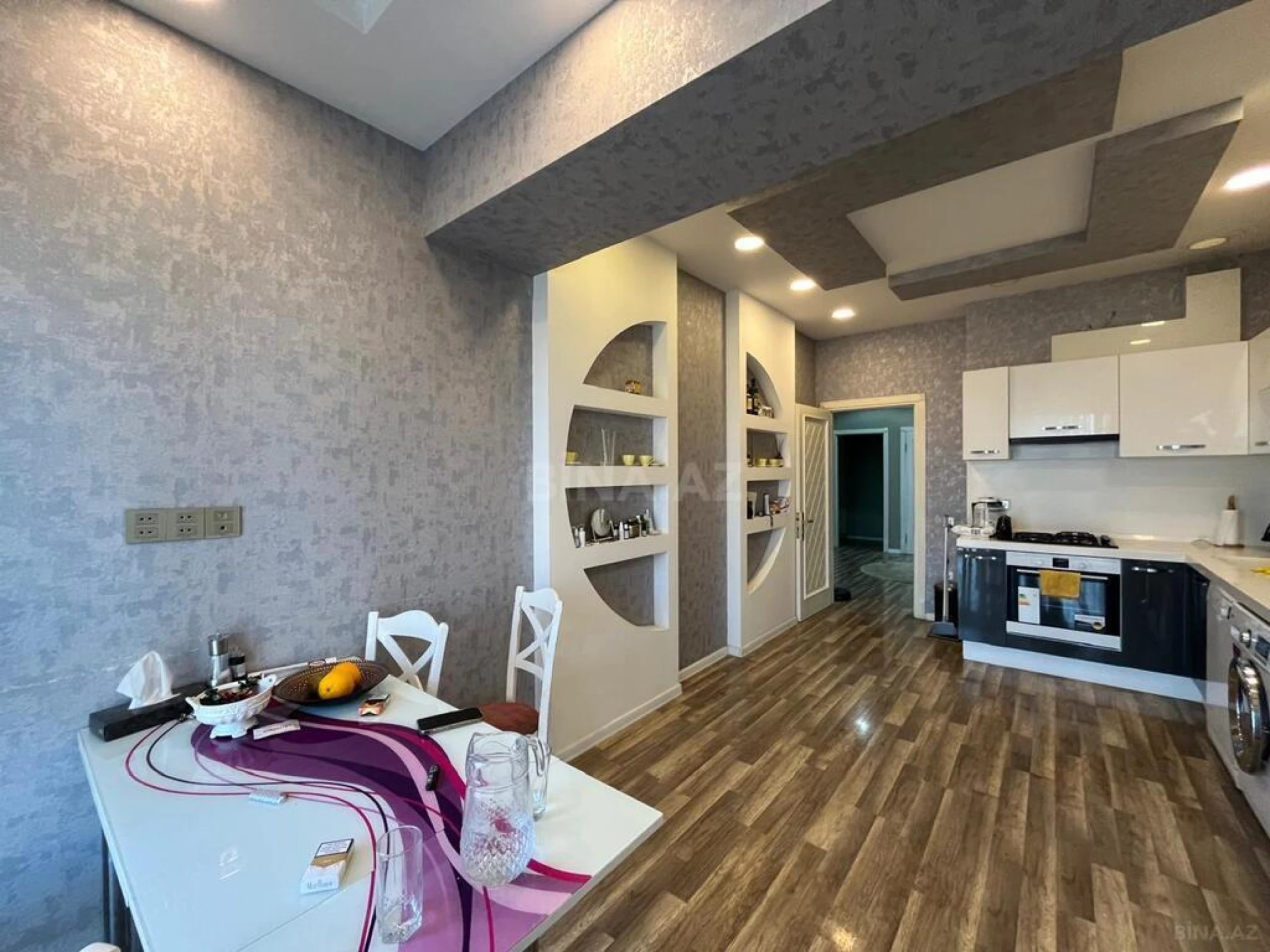 Satılır 4 otaqlı mənzil 181 m²