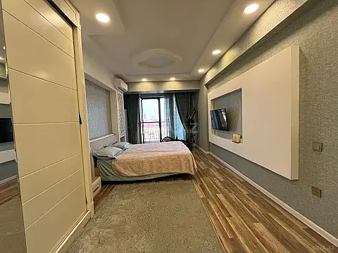 Satılır 4 otaqlı mənzil 181 m²