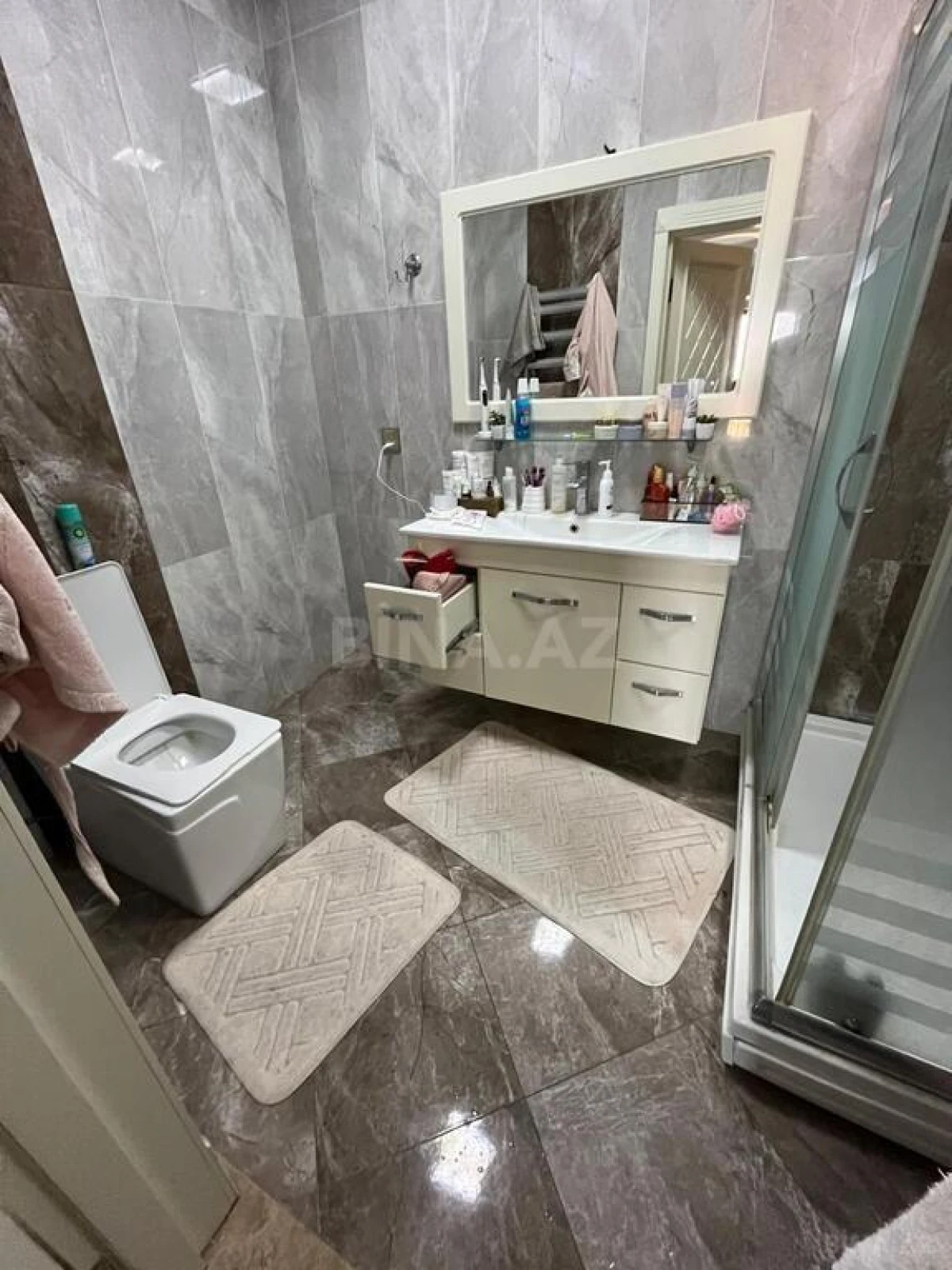 Satılır 4 otaqlı mənzil 181 m²