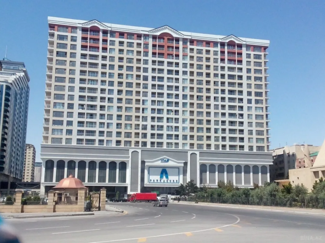 Satılır 4 otaqlı mənzil 181 m²