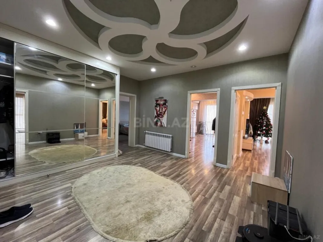 Satılır 4 otaqlı mənzil 181 m²