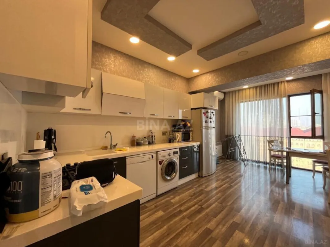 Satılır 4 otaqlı mənzil 181 m²