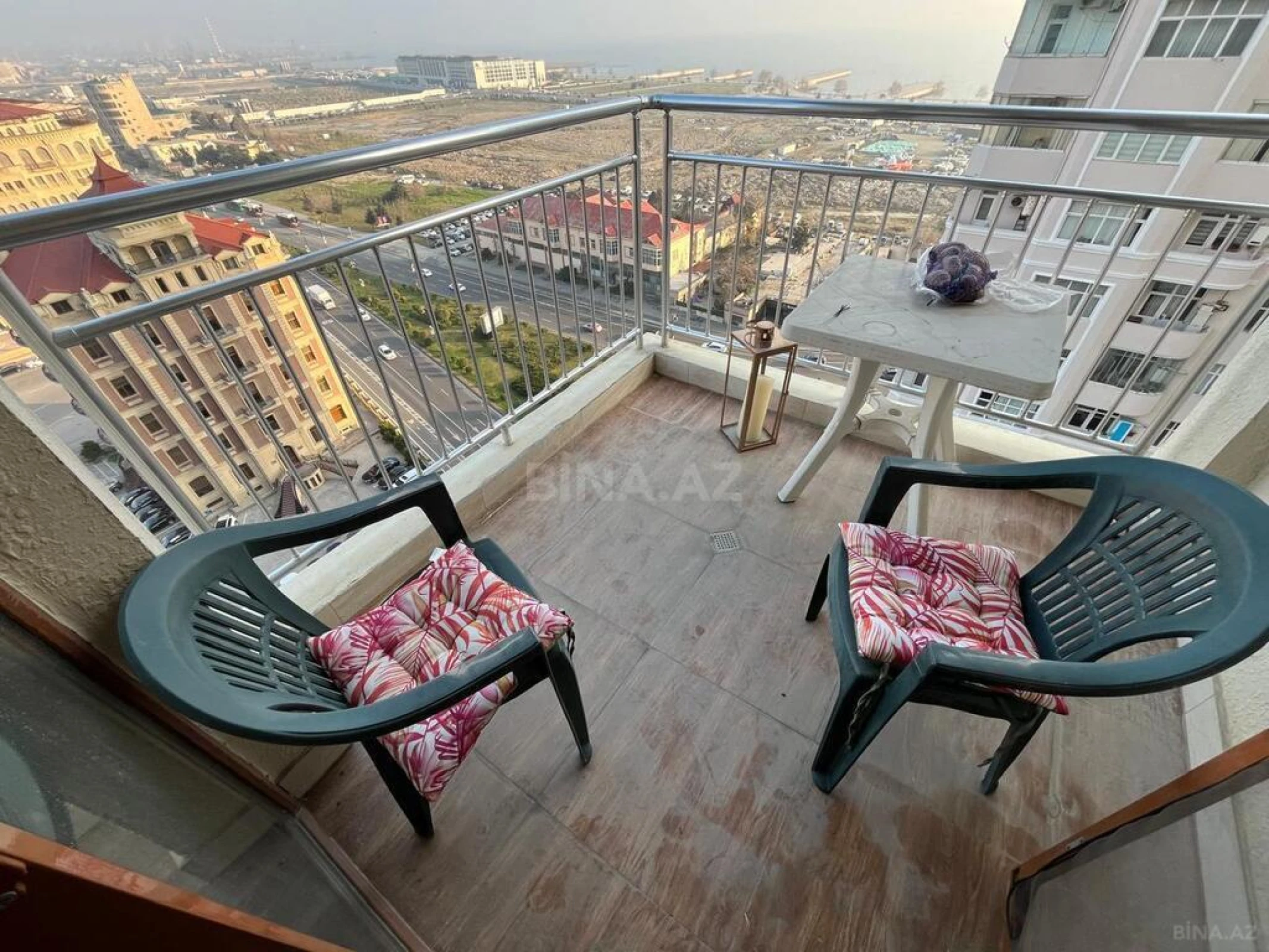 Satılır 4 otaqlı mənzil 181 m²