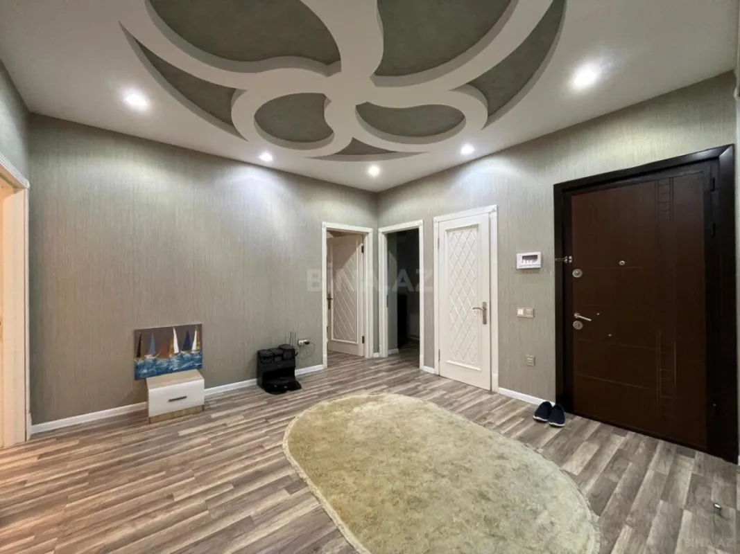 Satılır 4 otaqlı mənzil 181 m²