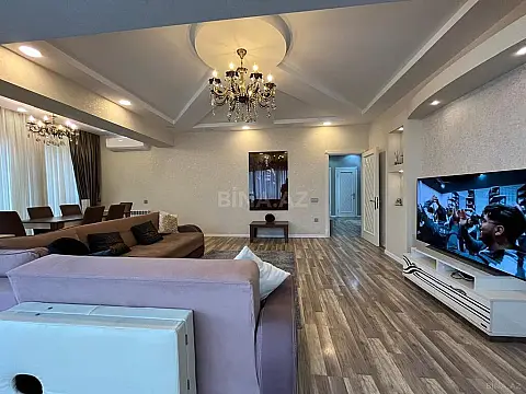 Satılır 4 otaqlı mənzil 181 m²