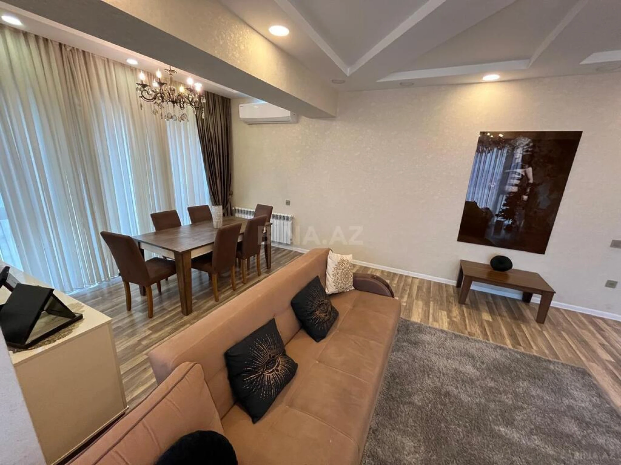 Satılır 4 otaqlı mənzil 181 m²