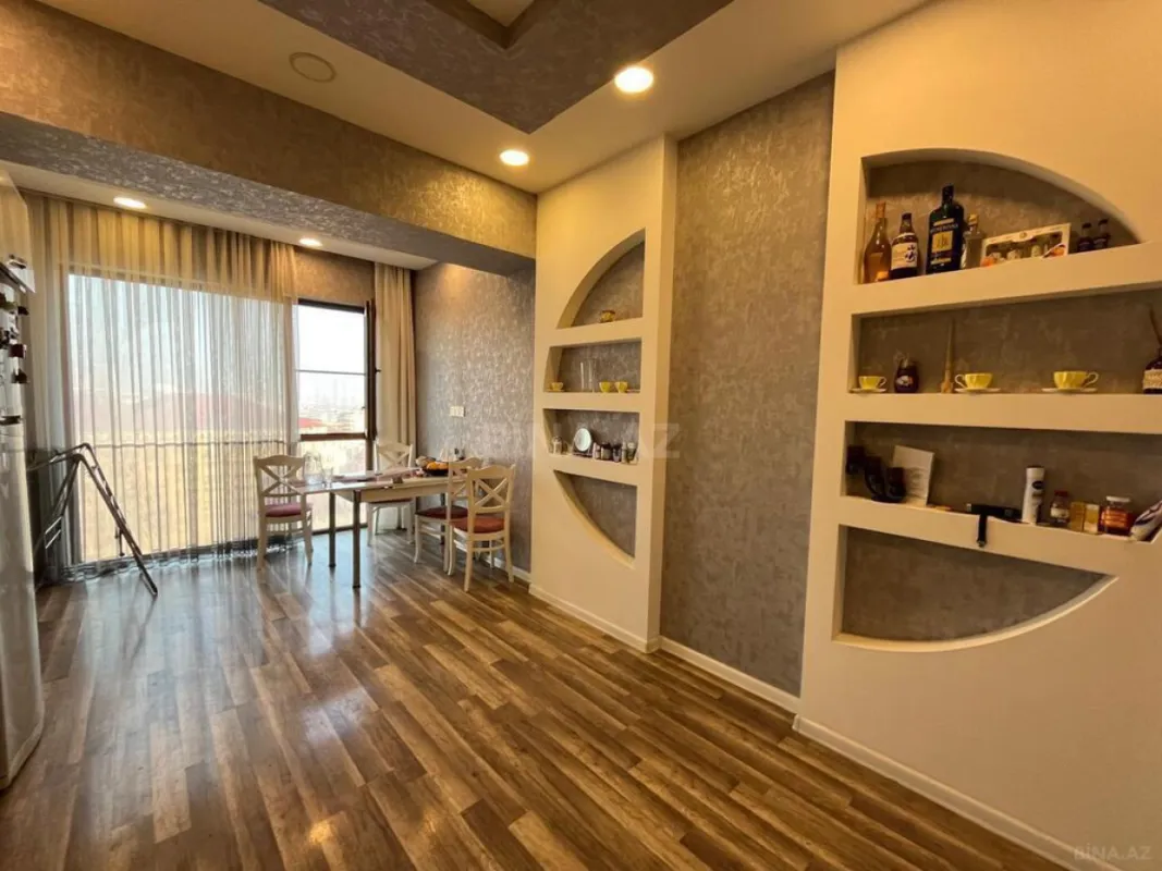 Satılır 4 otaqlı mənzil 181 m²