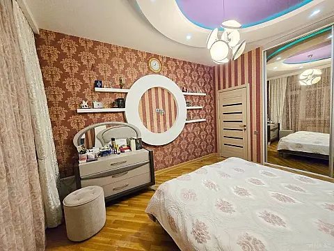 Satılır 4 otaqlı mənzil 145 m²