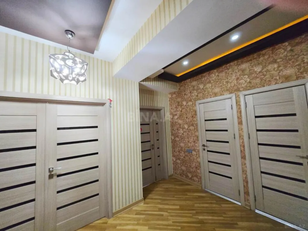 Satılır 4 otaqlı mənzil 145 m²