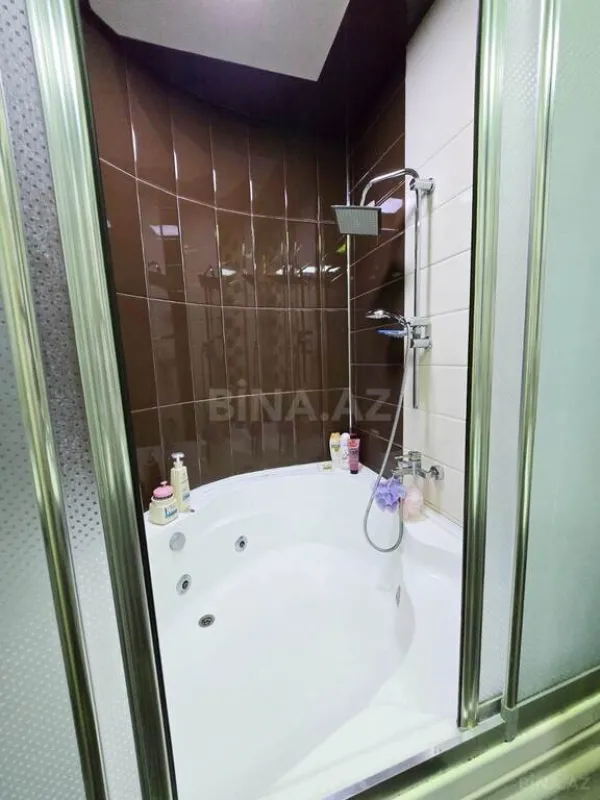 Satılır 4 otaqlı mənzil 145 m²