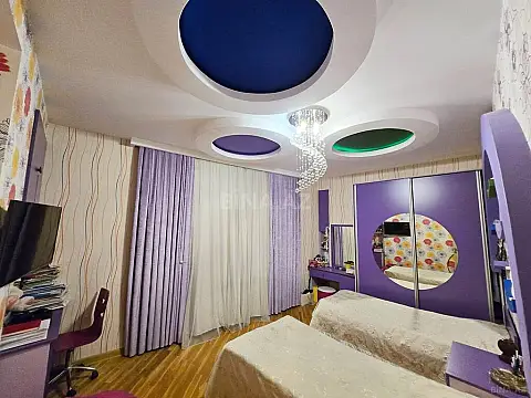 Satılır 4 otaqlı mənzil 145 m²