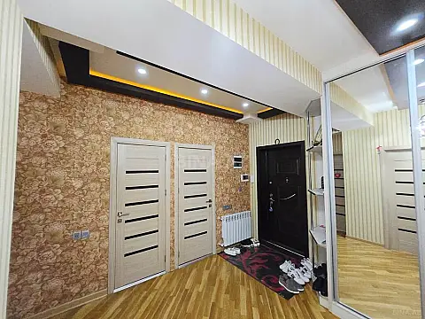 Satılır 4 otaqlı mənzil 145 m²