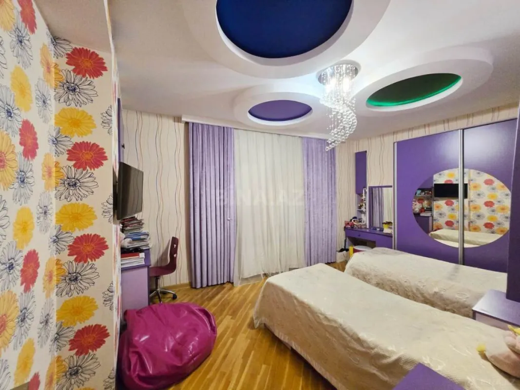 Satılır 4 otaqlı mənzil 145 m²