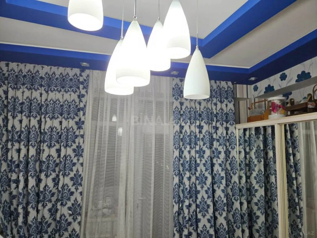 Satılır 4 otaqlı mənzil 145 m²