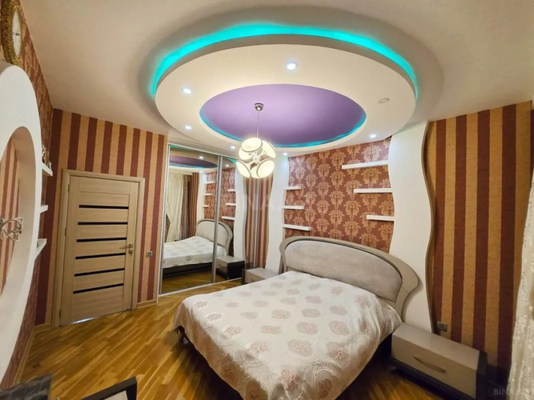 Satılır 4 otaqlı mənzil 145 m²