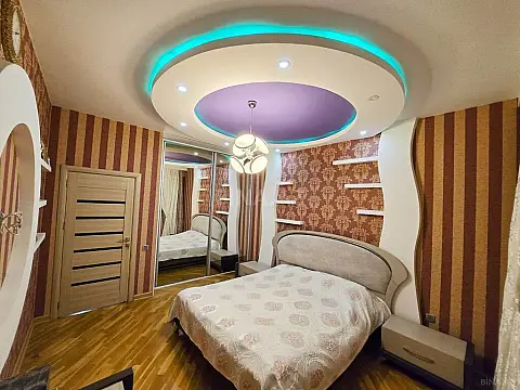 Satılır 4 otaqlı mənzil 145 m²