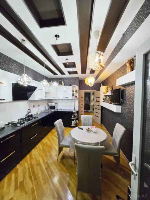 Satılır 4 otaqlı mənzil 145 m²