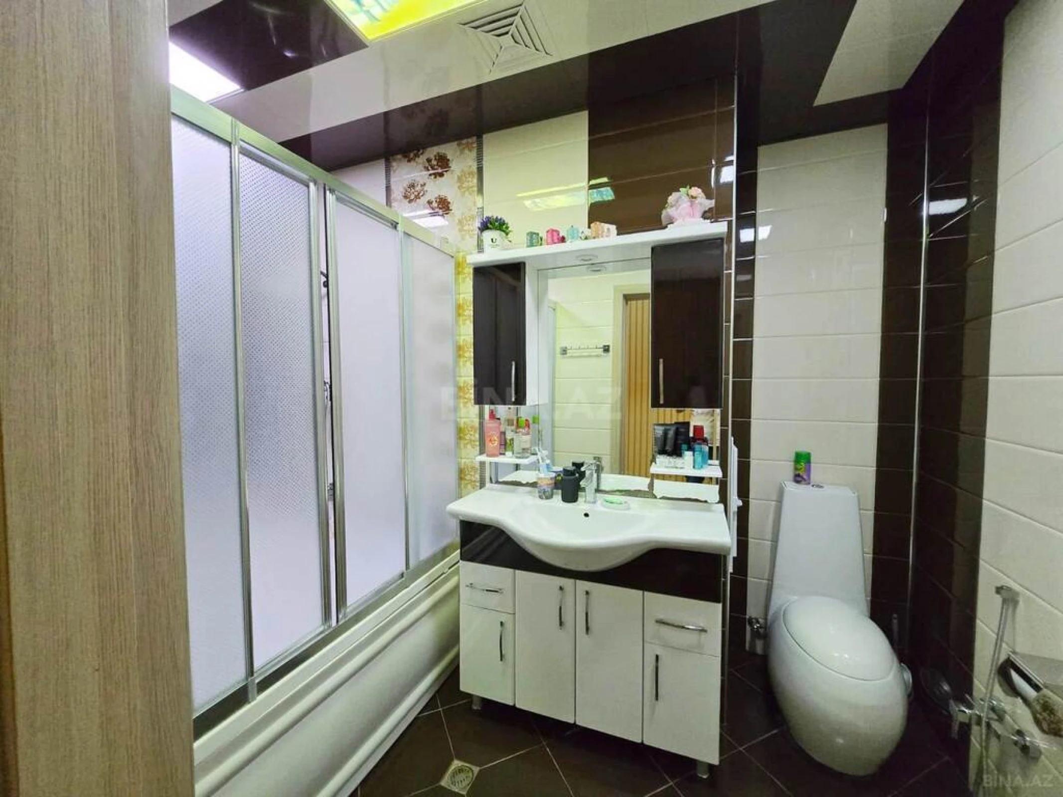 Satılır 4 otaqlı mənzil 145 m²