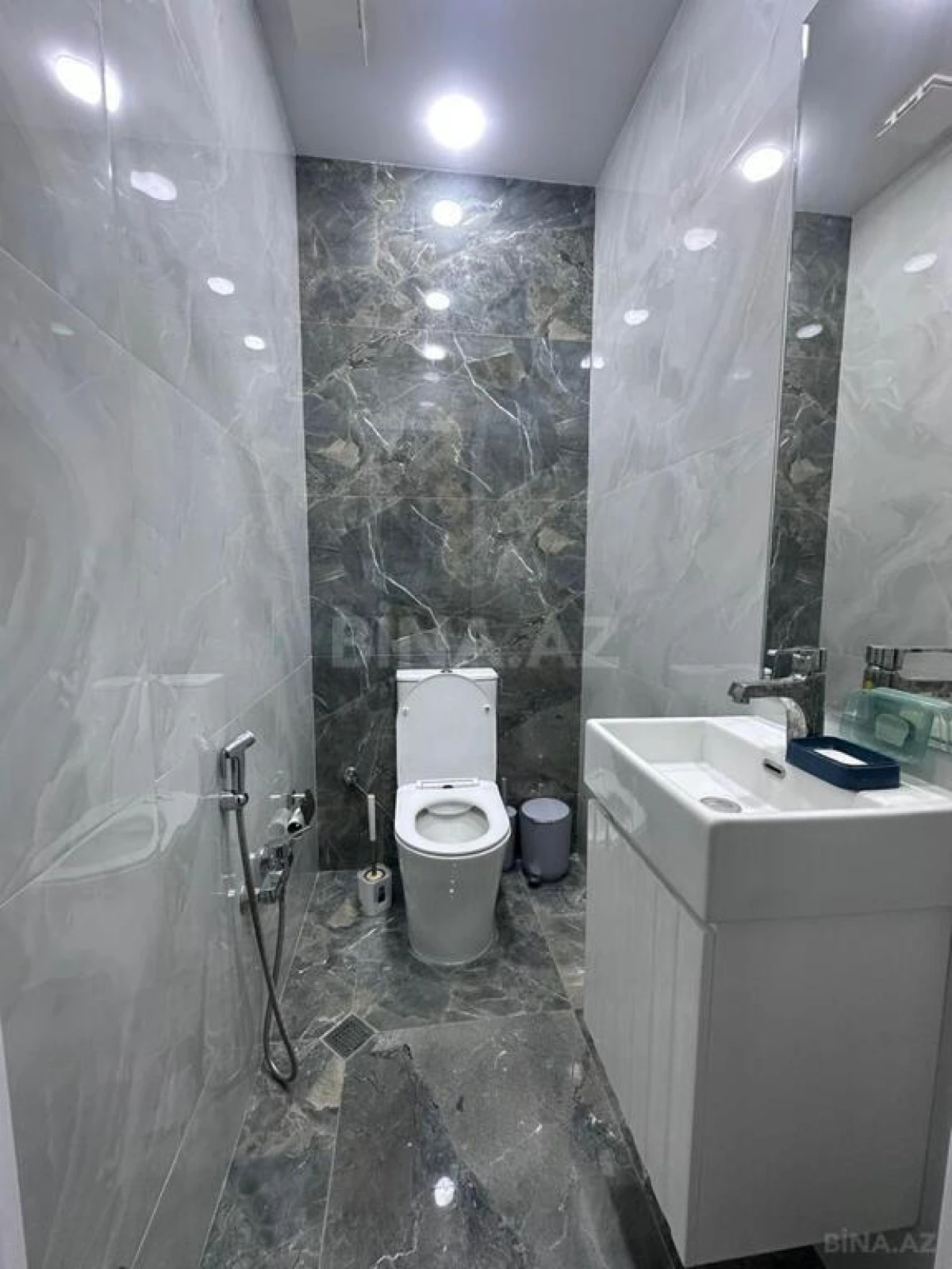 Kirayə verilir 3 otaqlı mənzil 111 m²