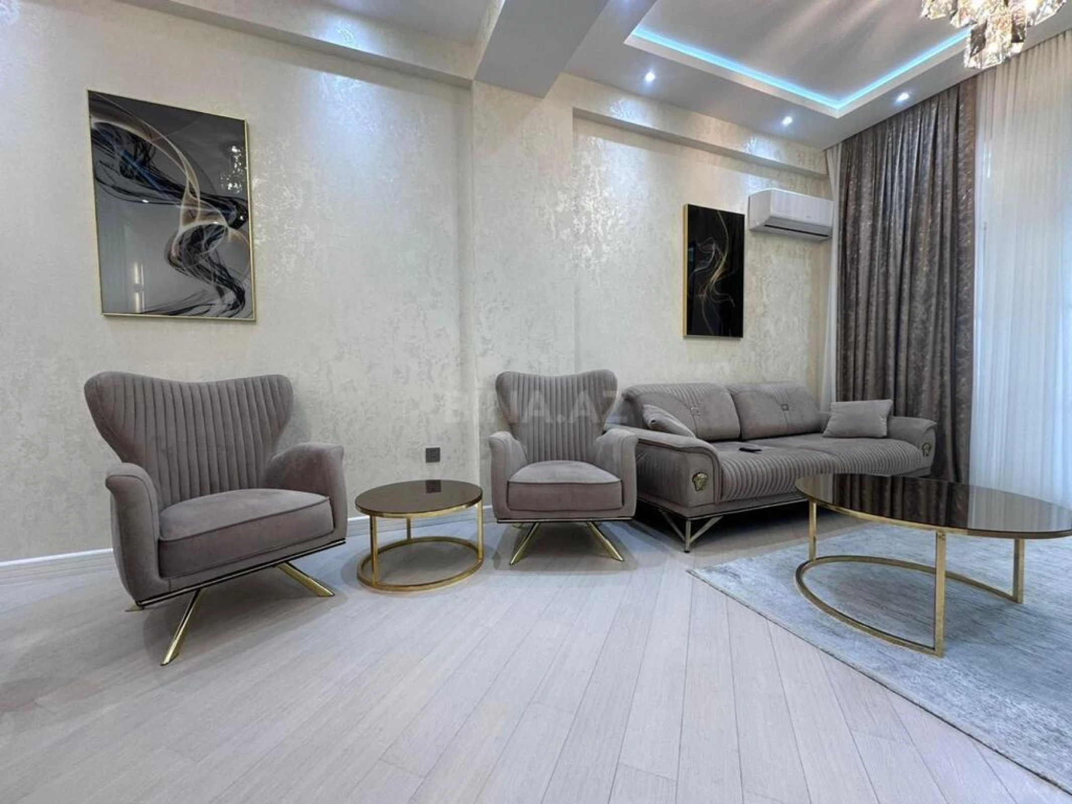 Kirayə verilir 3 otaqlı mənzil 111 m²