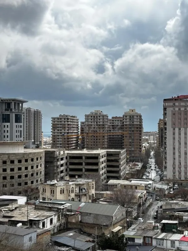 Satılır 3 otaqlı mənzil 136 m²